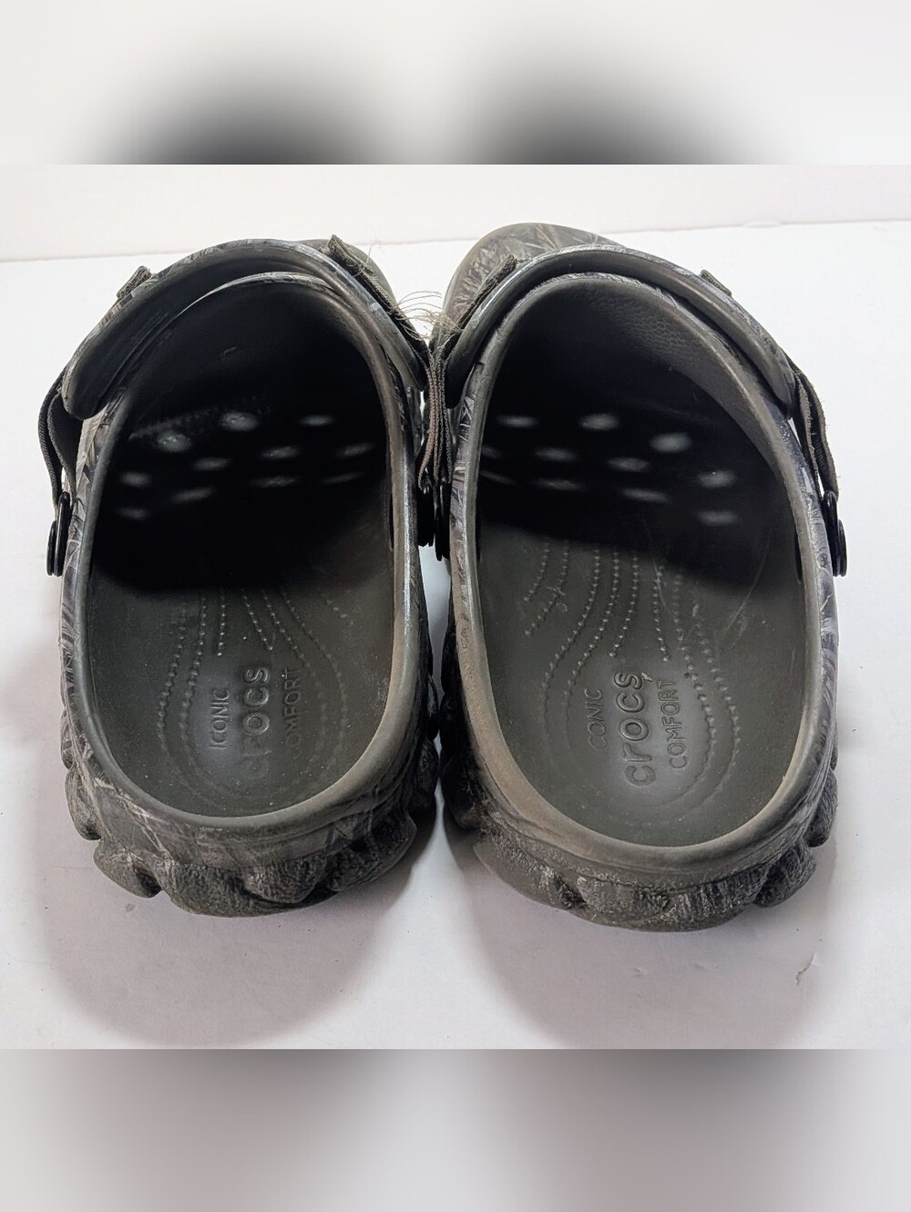 CROCS Men's Realtree-Style Gray Camouflage Clog - Picture 3 of 6